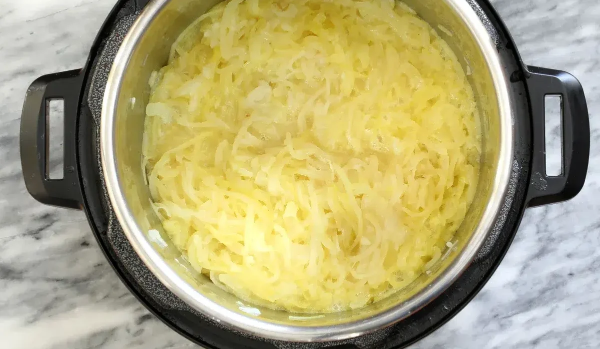 The image displays an overhead view of a pot filled with what appears to be cooked spaghetti squash from Ninja Speedi slow cooker